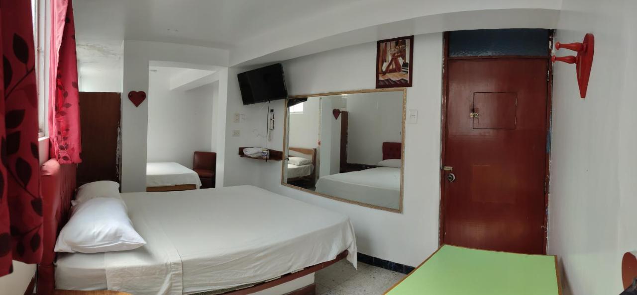 Reyna Hotel Lima